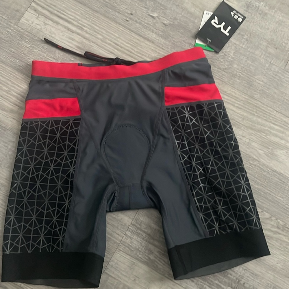 TYR men’s size M triathlon shorts